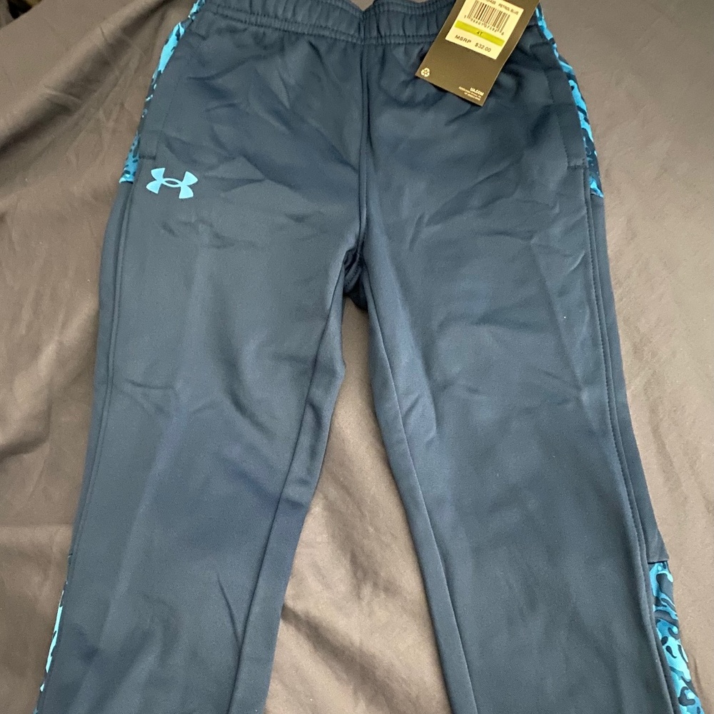 Under Armour, boys size 4T